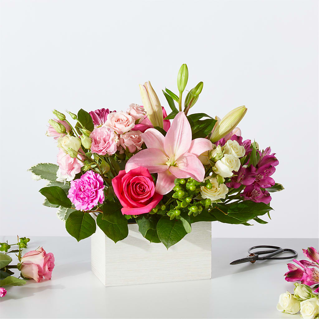 Sweetberry Box – A Florist Original – Rita Fleuriste Montreal, Montreal PQ