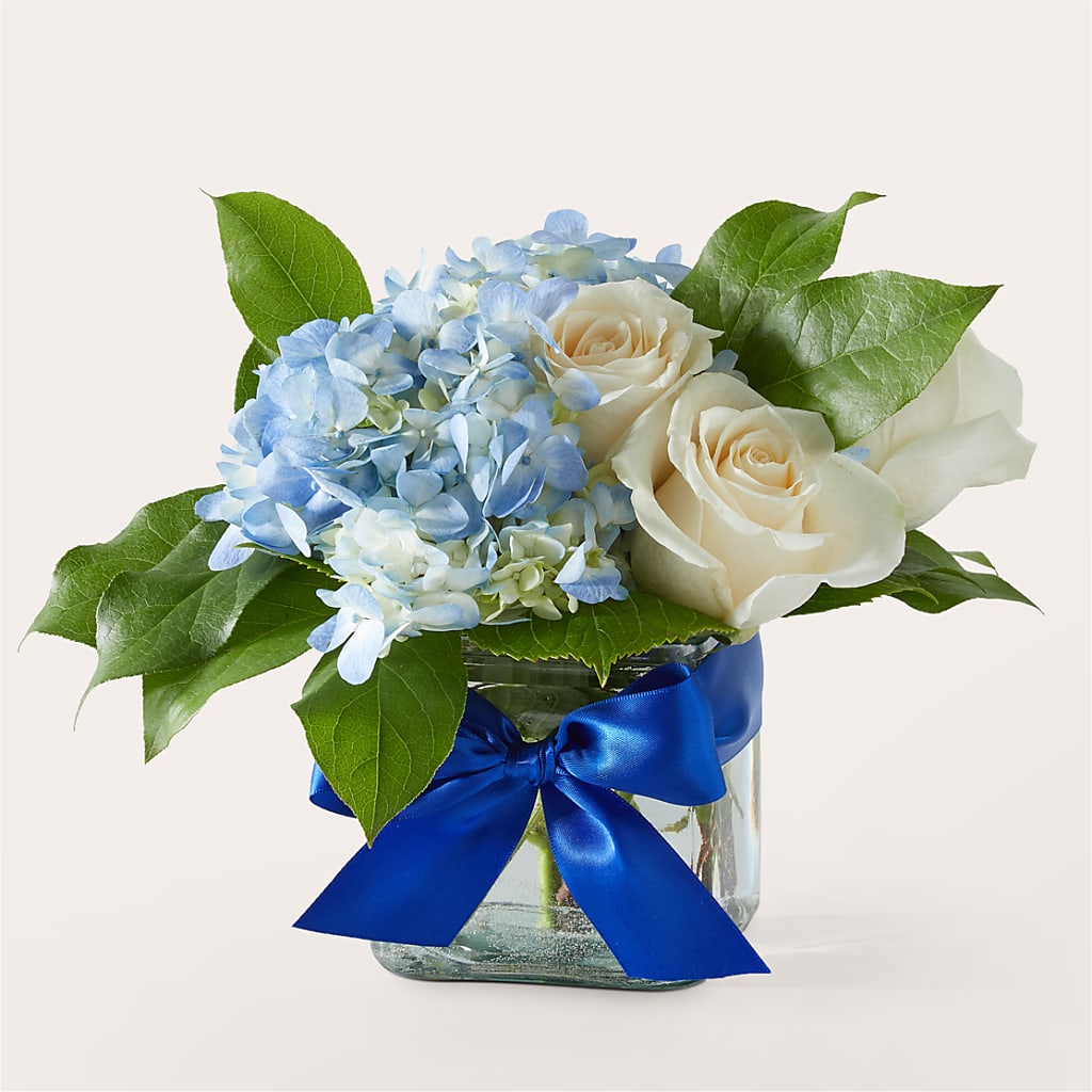 Sky Blue Delight Bouquet – Rita Fleuriste Montreal, Montreal PQ