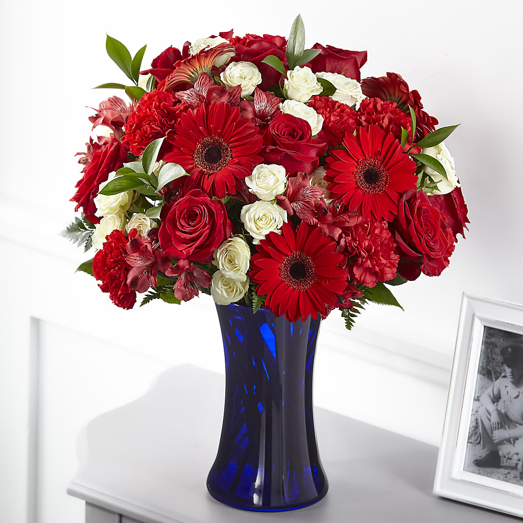 Hearts Embrace Bouquet – Rita Fleuriste Montreal, Montreal PQ