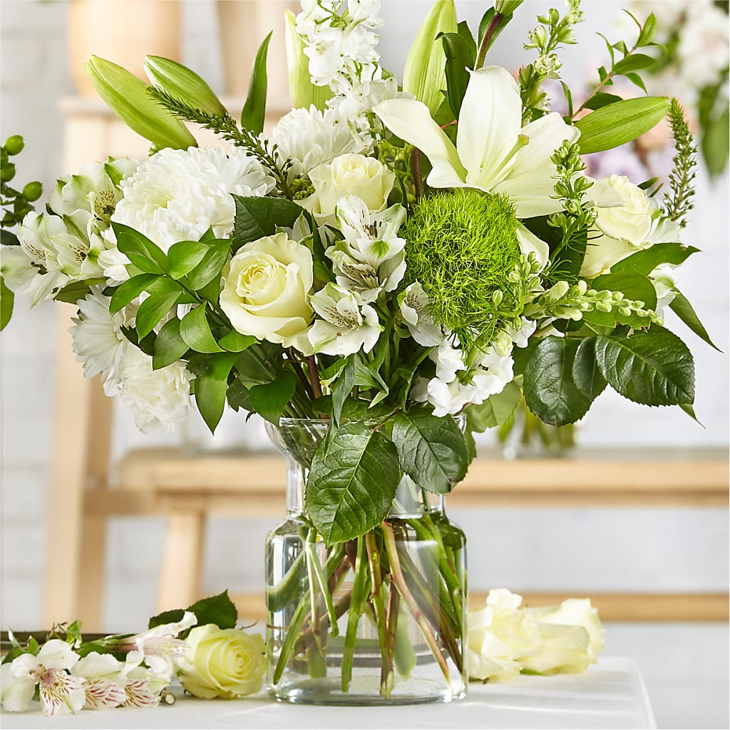 Classic Ivory – A Florist Original – Rita Fleuriste Montreal, Montreal PQ