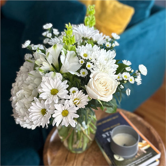 Classic Ivory – A Florist Original – Rita Fleuriste Montreal, Montreal PQ