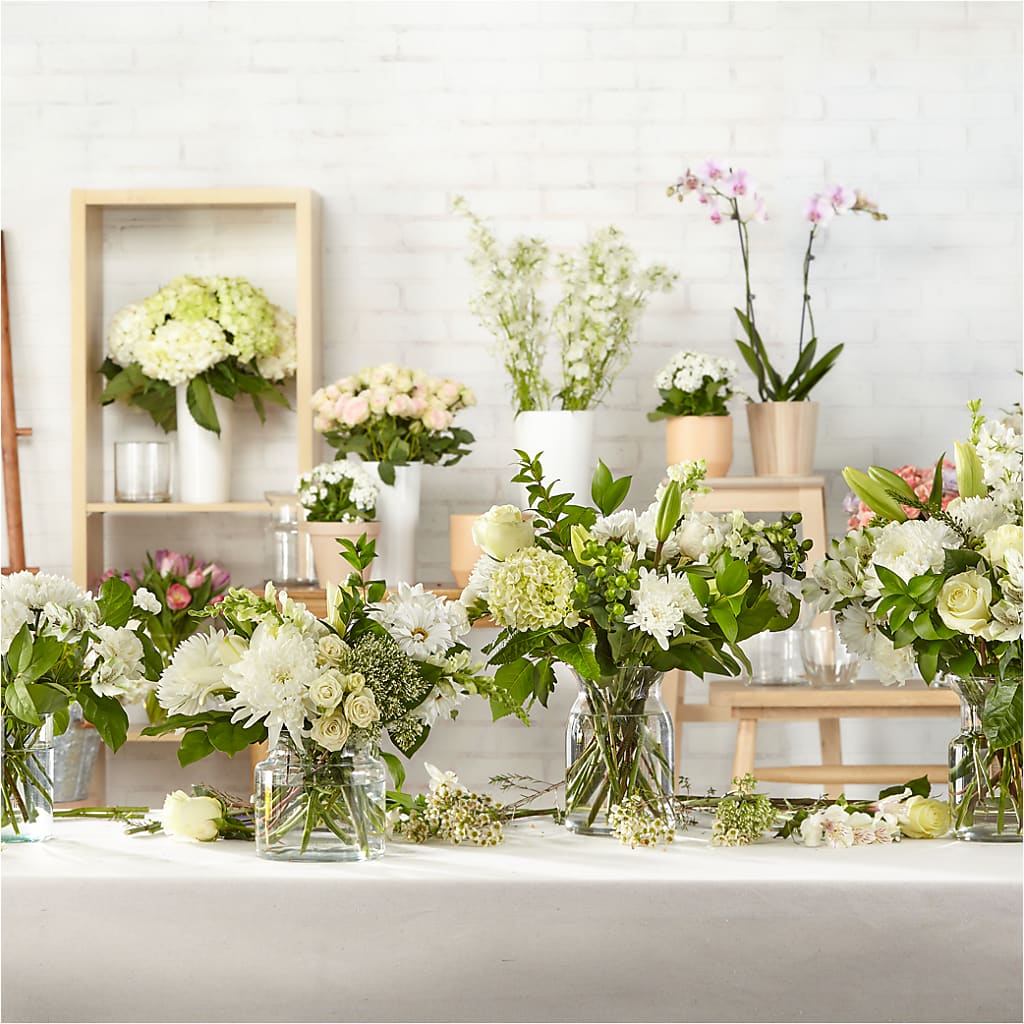 Classic Ivory – A Florist Original – Rita Fleuriste Montreal, Montreal PQ
