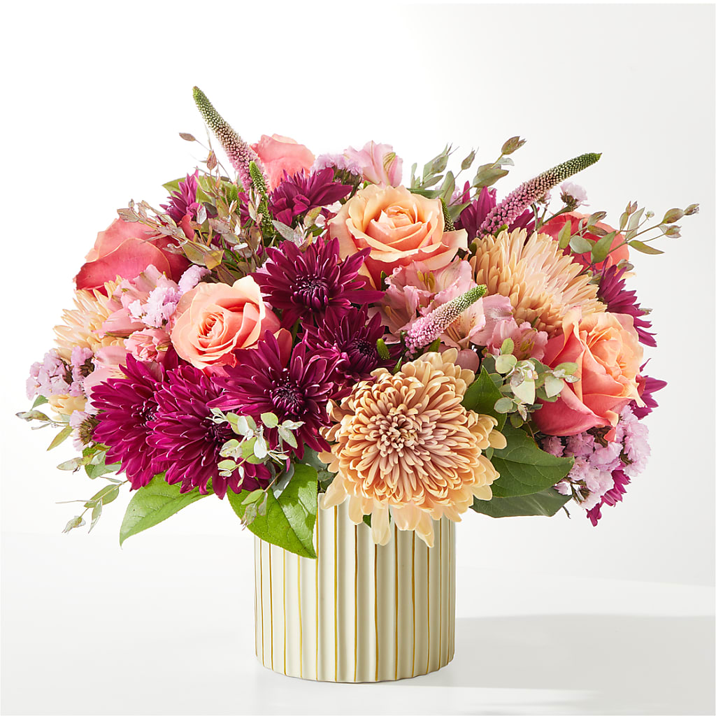 Berry Cobbler Bouquet with Ivory Vase – Rita Fleuriste Montreal, Montreal PQ