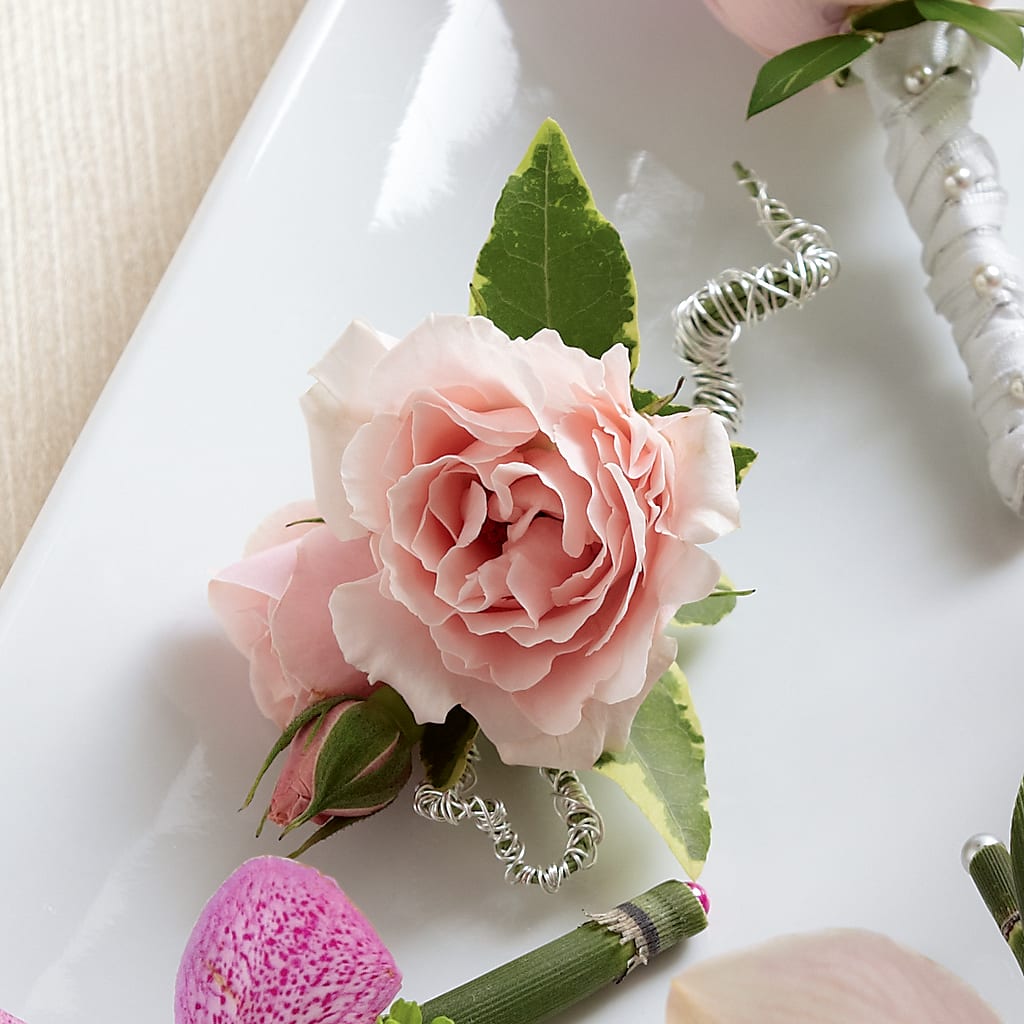 Pink Spray Rose Boutonniere – Rita Fleuriste Montreal, Montreal PQ