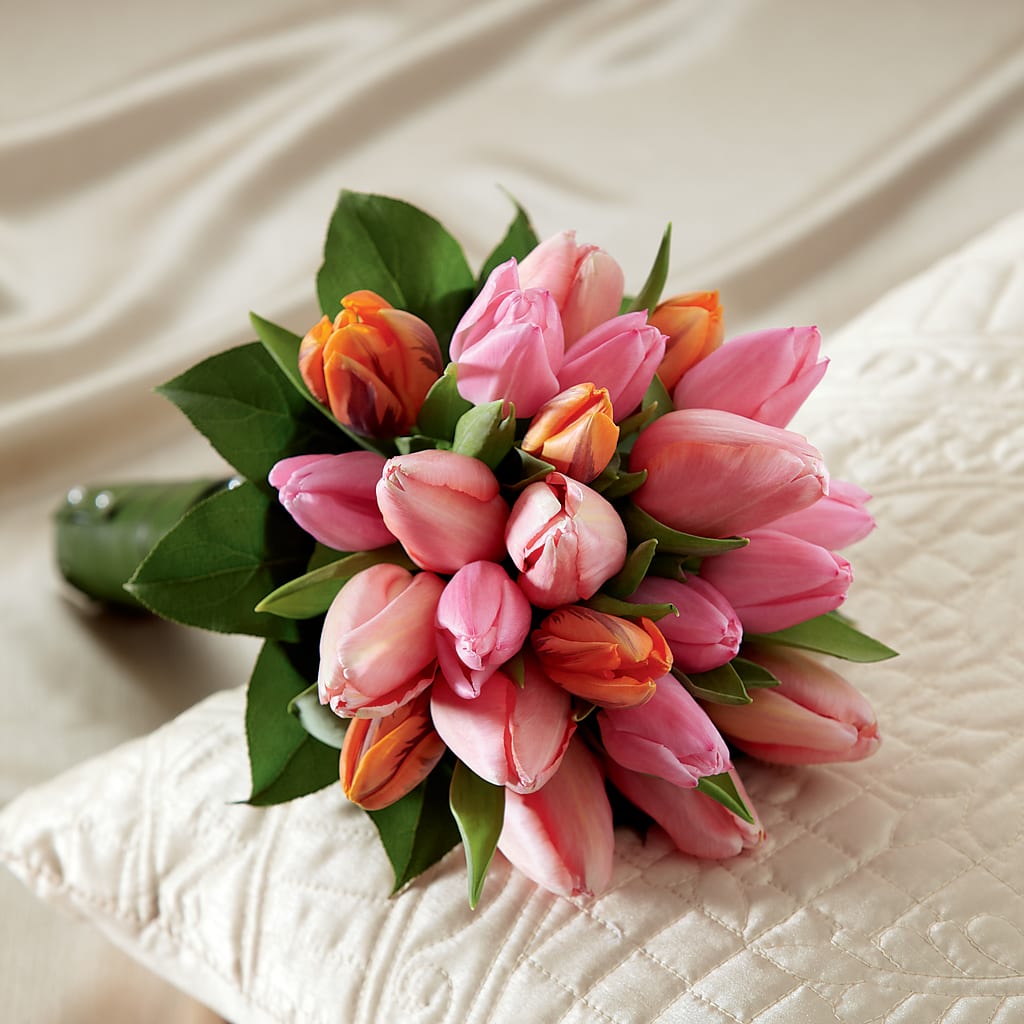 Embraceable Bouquet – Rita Fleuriste Montreal, Montreal PQ