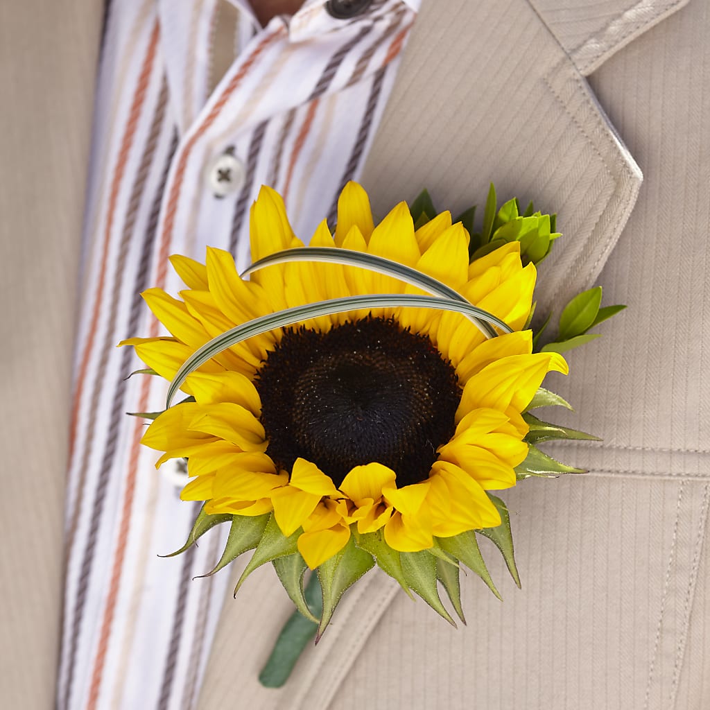Free Spirit Boutonniere – Rita Fleuriste Montreal, Montreal PQ