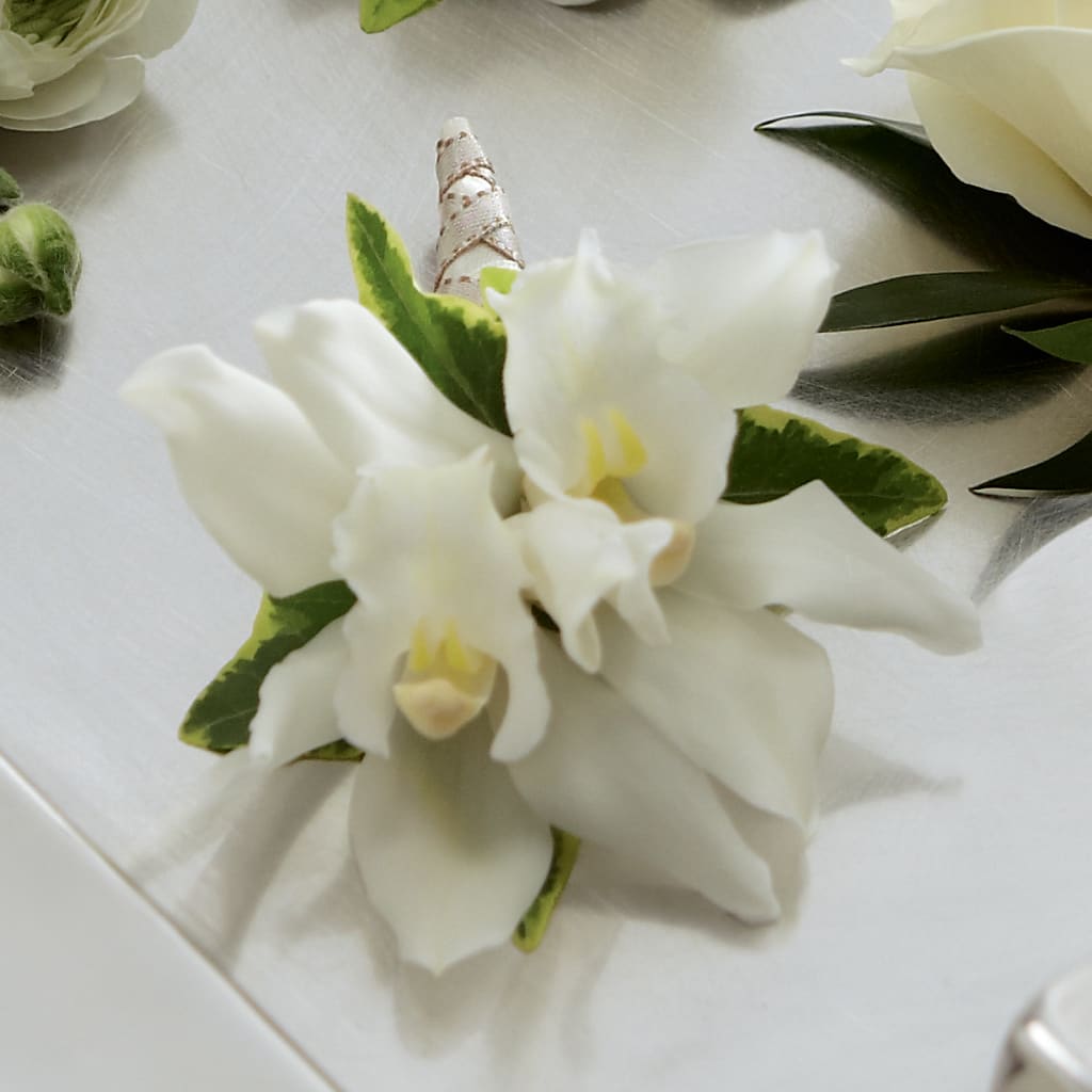 White Mini Cymbidium Boutonniere – Rita Fleuriste Montreal, Montreal PQ