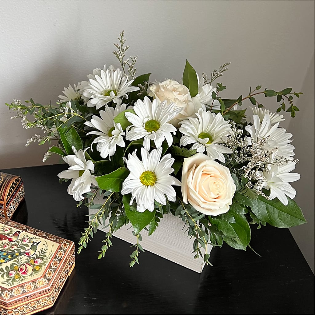 Fresh Linen Box Bouquet –  Rita Fleuriste Montreal, Montreal PQ
