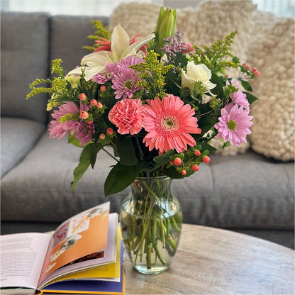 Pastel Tradition - A Florist Original –  Rita Fleuriste Montreal, Montreal PQ