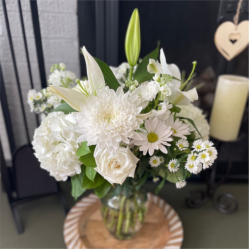 Classic Ivory – A Florist Original –  Rita Fleuriste Montreal, Montreal PQ