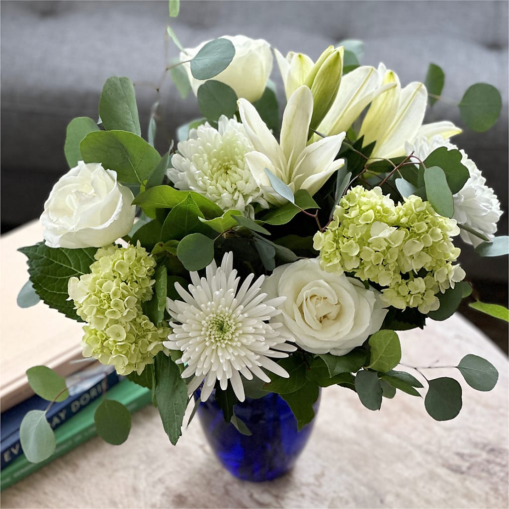 Snowy Dreams Bouquet –  Rita Fleuriste Montreal, Montreal PQ