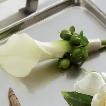 White Calla Boutonniere –  Rita Fleuriste Montreal, Montreal PQ